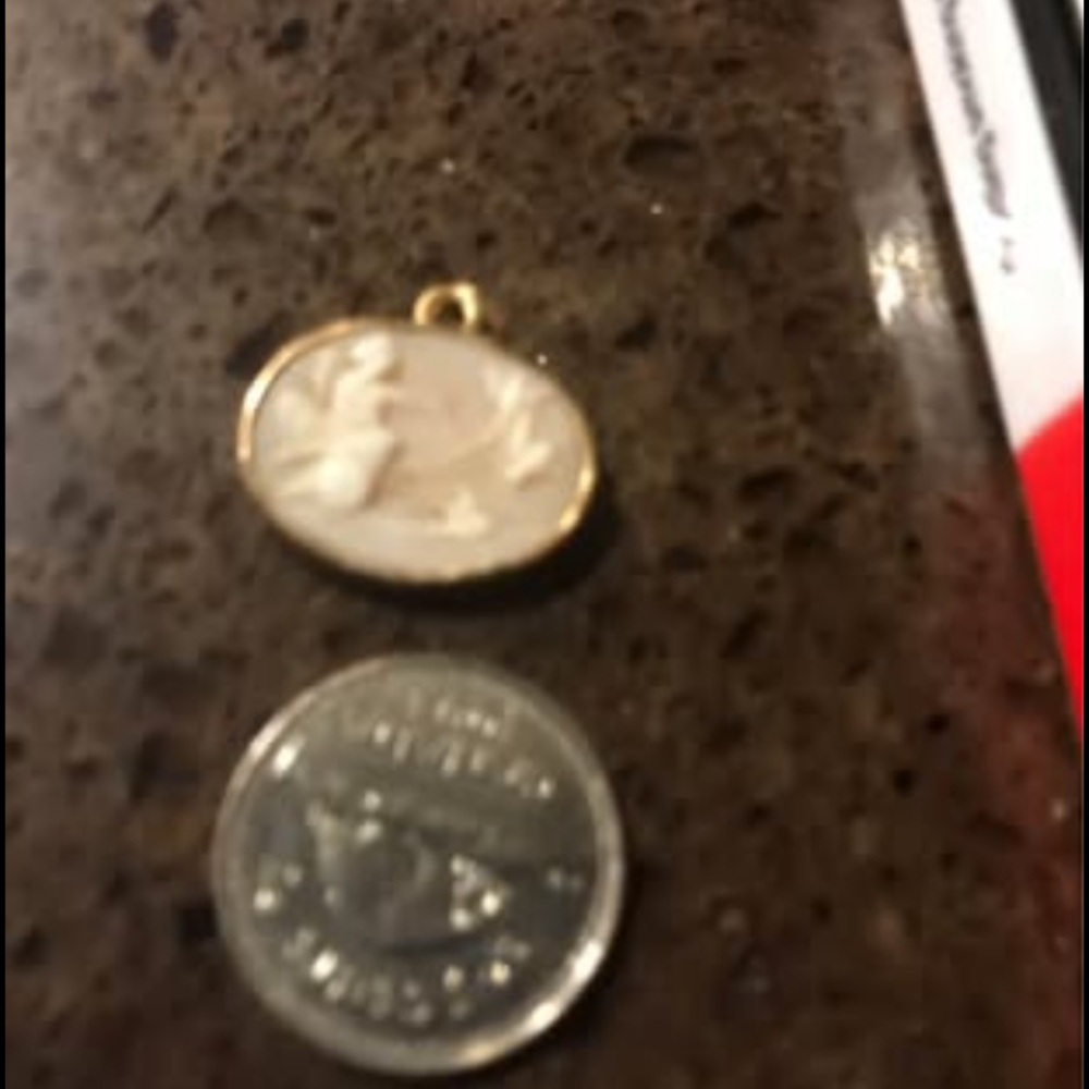 14k yellow gold cameo Venus Pendant - Picture 6 of 12